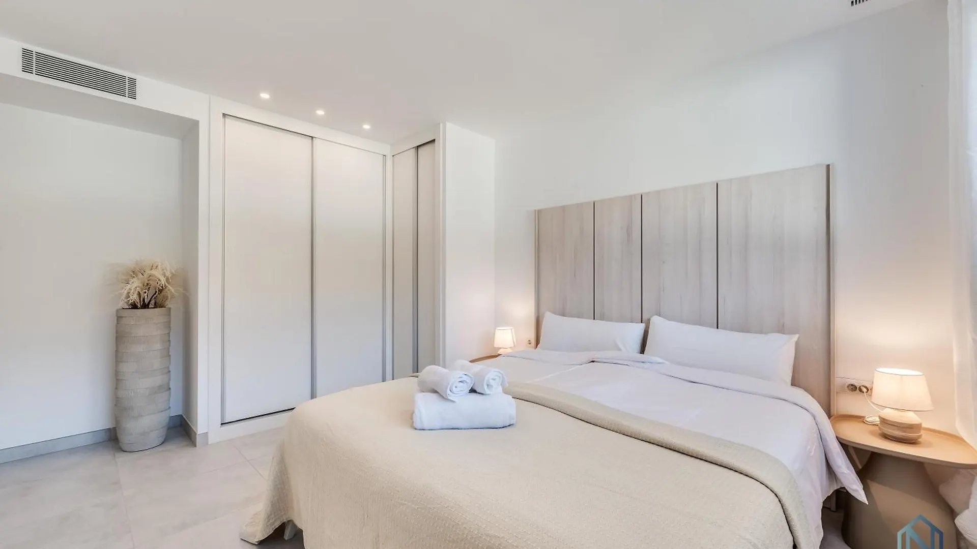 Newly Built 2 Bdrm Modern Oasis W Gym & Pool Apartment Estepona 0*,